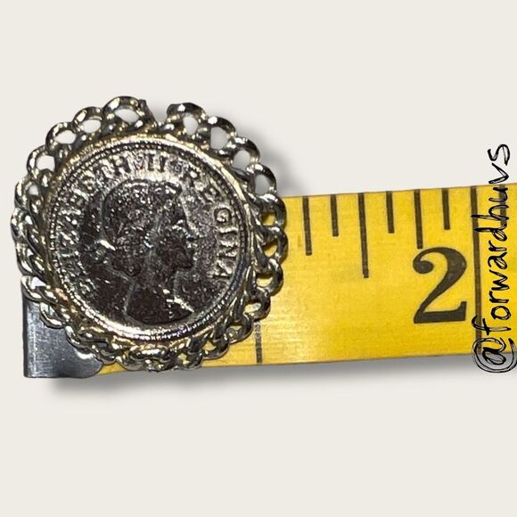 Vintage 1990s Elizabeth II Regina Faux Coin Post Earrings - Picture 4 of 7